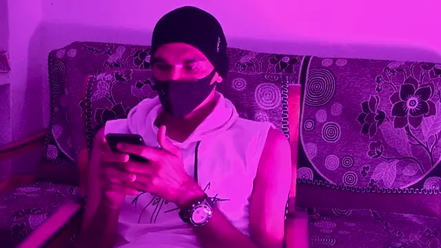 Snapshot of Habibi_big_b chatting on 10-30-25, 05:57 Habibi big b online show from 10-30-25, 05:57