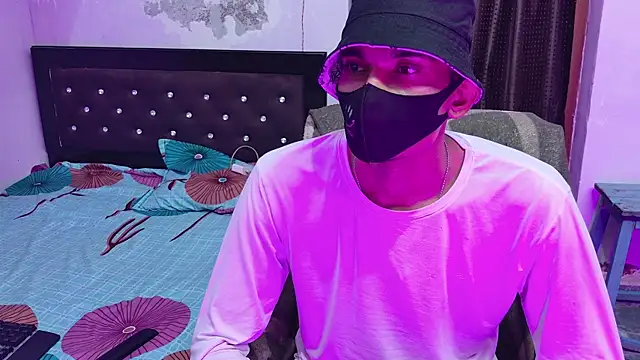 Snapshot of Habibi_big_b chatting on 11-03-25, 08:21 Habibi big b online show from 11-03-25, 08:21