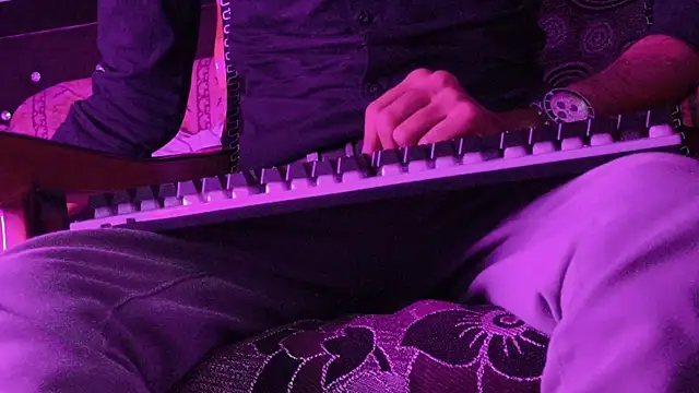 Snapshot of Habibi_big_b chatting on 11-04-25, 02:38 Habibi big b online show from 11-04-25, 02:38