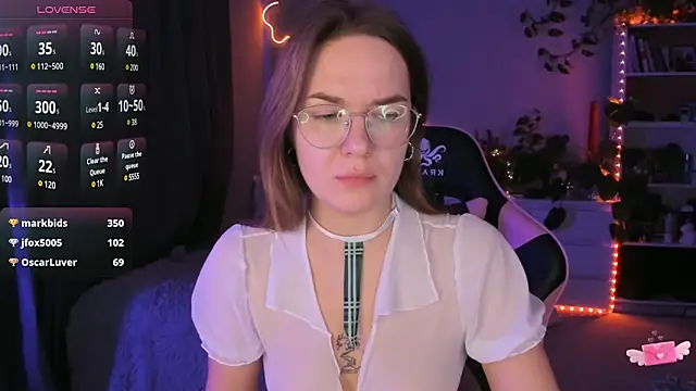 Snapshot of ami_amour_ chatting on 12-16-24, 02:05 ami amour online show from 12-16-24, 02:05