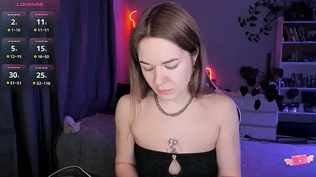 Snapshot of ami_amour_ chatting on 02-19-25, 07:59 ami amour online show from 02-19-25, 07:59