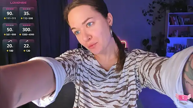 Snapshot of ami_amour_ chatting on 02-24-25, 08:03 ami amour online show from 02-24-25, 08:03