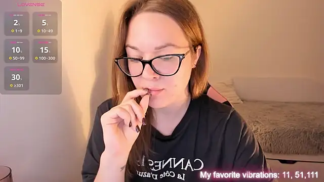 Snapshot of ami_amour_ chatting on 10-26-25, 03:29 ami amour online show from 10-26-25, 03:29