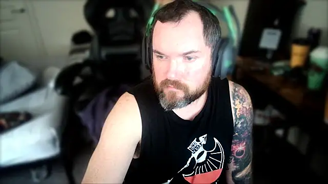 Snapshot of lit702 chatting on 02-12-25, 11:41 lit702 online show from 02-12-25, 11:41