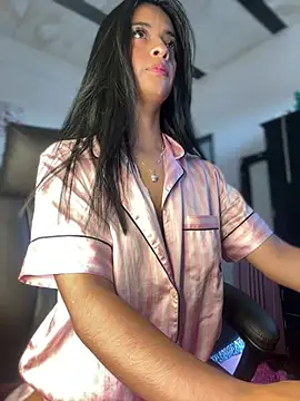 Laura fernandezII online show from 02-12-25, 02:21