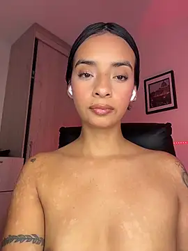 Snapshot of Laura_fernandezII chatting on 02-13-26, 02:51 Laura fernandezII online show from 02-13-26, 02:51