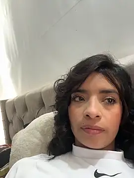 Laura fernandezII online show from 04-06-26, 09:49