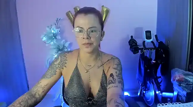 Snapshot of KAROL_MILF chatting on 12-07-24, 07:32 KAROL MILF online show from 12-07-24, 07:32