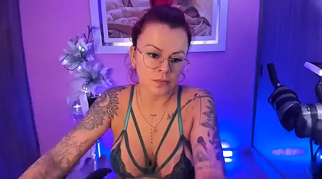 Snapshot of KAROL_MILF chatting on 02-01-25, 11:16 KAROL MILF online show from 02-01-25, 11:16