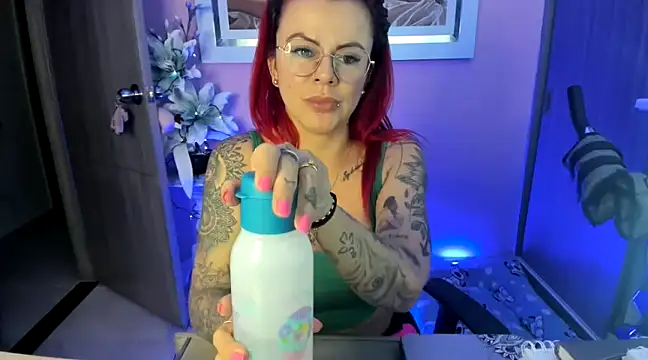 Snapshot of KAROL_MILF chatting on 02-07-25, 01:36 KAROL MILF online show from 02-07-25, 01:36