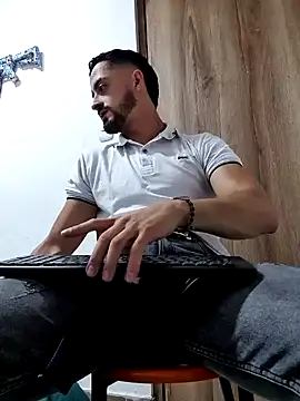 Snapshot of MAXIMUS_MASTE3 chatting on 02-01-25, 02:47 MAXIMUS MASTE3 online show from 02-01-25, 02:47