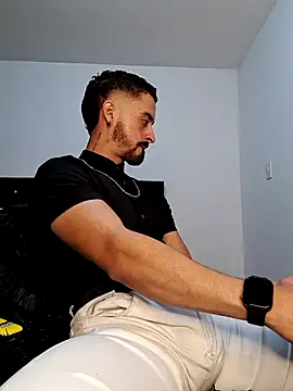 Snapshot of MAXIMUS_MASTE3 chatting on 02-21-25, 02:06 MAXIMUS MASTE3 online show from 02-21-25, 02:06