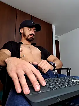 Snapshot of MAXIMUS_MASTE3 chatting on 03-07-25, 09:27 MAXIMUS MASTE3 online show from 03-07-25, 09:27