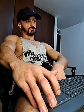 Snapshot of MAXIMUS_MASTE3 chatting on 03-08-25, 03:17 MAXIMUS MASTE3 online show from 03-08-25, 03:17