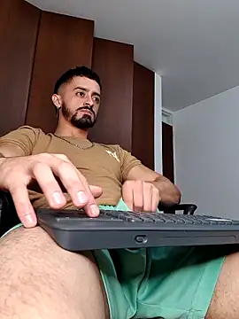 Snapshot of MAXIMUS_MASTE3 chatting on 03-13-25, 05:33 MAXIMUS MASTE3 online show from 03-13-25, 05:33