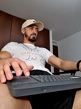 Snapshot of MAXIMUS_MASTE3 chatting on 03-16-25, 10:42 MAXIMUS MASTE3 online show from 03-16-25, 10:42