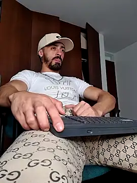 Snapshot of MAXIMUS_MASTE3 chatting on 03-18-25, 06:03 MAXIMUS MASTE3 online show from 03-18-25, 06:03