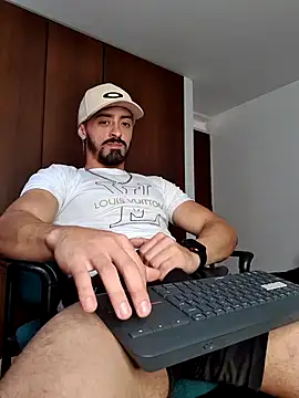 Snapshot of MAXIMUS_MASTE3 chatting on 03-19-25, 03:19 MAXIMUS MASTE3 online show from 03-19-25, 03:19