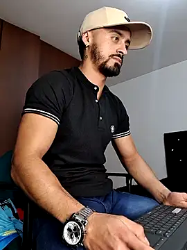 Snapshot of MAXIMUS_MASTE3 chatting on 03-23-25, 04:27 MAXIMUS MASTE3 online show from 03-23-25, 04:27