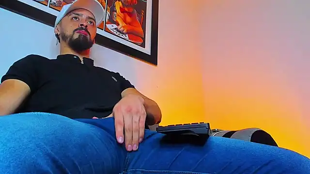 Snapshot of MAXIMUS_MASTE3 chatting on 09-24-25, 08:01 MAXIMUS MASTE3 online show from 09-24-25, 08:01