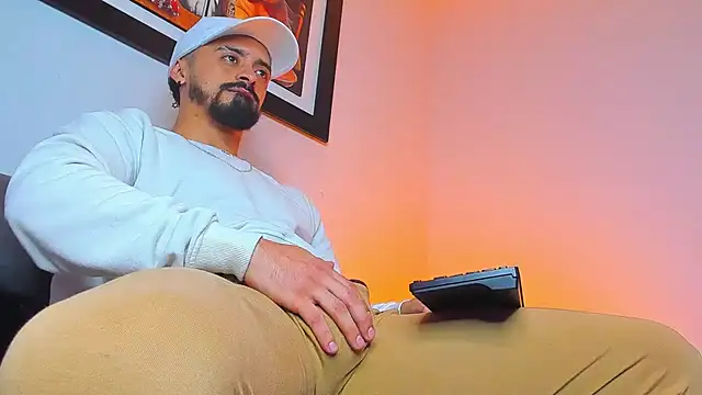 Snapshot of MAXIMUS_MASTE3 chatting on 10-06-25, 11:35 MAXIMUS MASTE3 online show from 10-06-25, 11:35