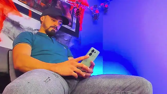 Snapshot of MAXIMUS_MASTE3 chatting on 10-09-25, 08:40 MAXIMUS MASTE3 online show from 10-09-25, 08:40