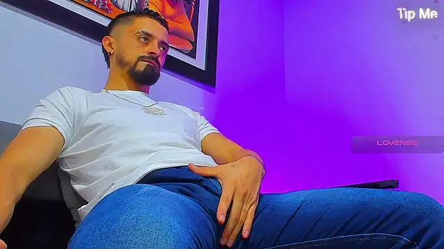 Snapshot of MAXIMUS_MASTE3 chatting on 10-16-25, 09:16 MAXIMUS MASTE3 online show from 10-16-25, 09:16