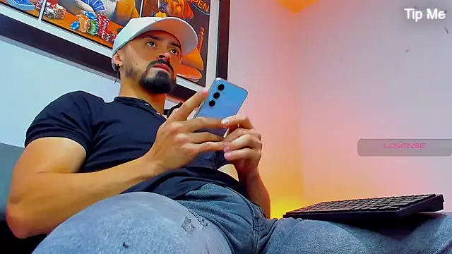 Snapshot of MAXIMUS_MASTE3 chatting on 10-19-25, 10:32 MAXIMUS MASTE3 online show from 10-19-25, 10:32