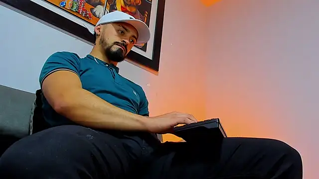 Snapshot of MAXIMUS_MASTE3 chatting on 10-25-25, 10:15 MAXIMUS MASTE3 online show from 10-25-25, 10:15