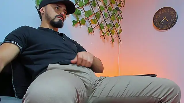 Snapshot of MAXIMUS_MASTE3 chatting on 11-17-25, 09:42 MAXIMUS MASTE3 online show from 11-17-25, 09:42