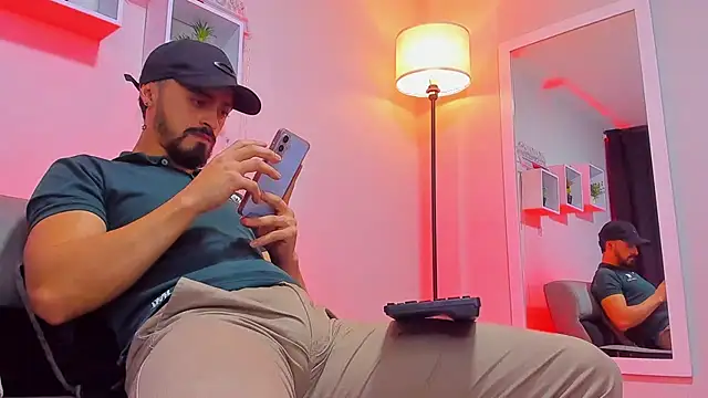 Snapshot of MAXIMUS_MASTE3 chatting on 11-30-25, 03:10 MAXIMUS MASTE3 online show from 11-30-25, 03:10