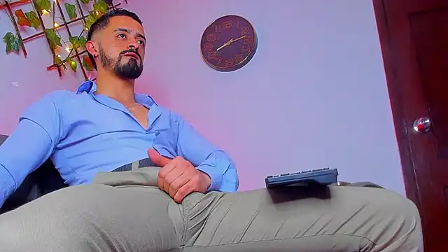 Snapshot of MAXIMUS_MASTE3 chatting on 12-14-25, 01:16 MAXIMUS MASTE3 online show from 12-14-25, 01:16