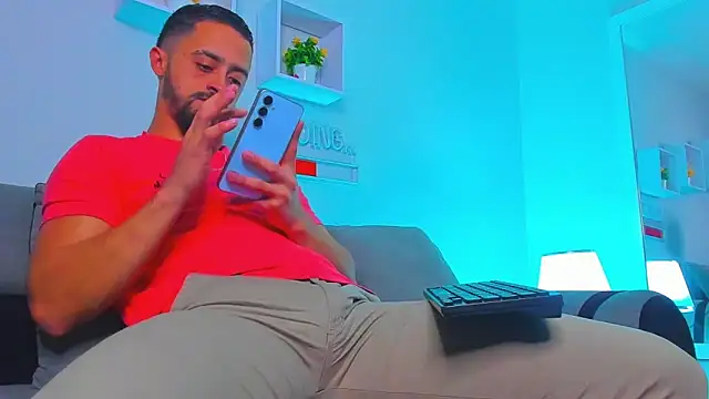 Snapshot of MAXIMUS_MASTE3 chatting on 02-25-26, 11:47 MAXIMUS MASTE3 online show from 02-25-26, 11:47