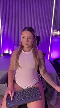 MiaPetit  online show from 02-24-26, 07:01