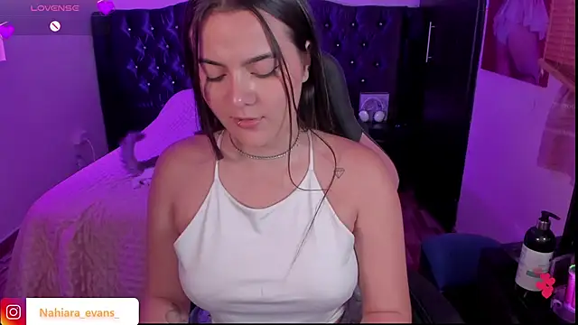 Snapshot of NahiaraEvans_ chatting on 02-03-25, 05:18 NahiaraEvans online show from 02-03-25, 05:18
