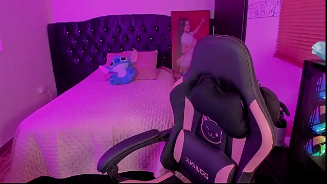 Snapshot of NahiaraEvans_ chatting on 02-19-25, 12:14 NahiaraEvans online show from 02-19-25, 12:14