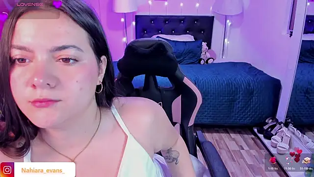 Snapshot of NahiaraEvans_ chatting on 11-12-25, 12:22 NahiaraEvans online show from 11-12-25, 12:22