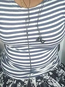 Snapshot of Jasikatamil chatting on 03-21-25, 02:51 Jasikatamil online show from 03-21-25, 02:51