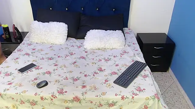 VickyJohnson1 online show from 03-11-25, 08:42