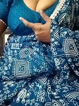 Snapshot of MONA_DARLING31 chatting on 09-22-25, 04:36 MONA DARLING31 online show from 09-22-25, 04:36