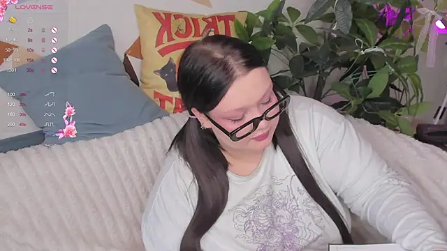 LilyBelll online show from 10-16-25, 03:07