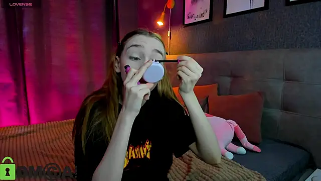 Snapshot of Lesi_Moonie01 chatting on 10-18-25, 08:37 Lesi Moonie01 online show from 10-18-25, 08:37