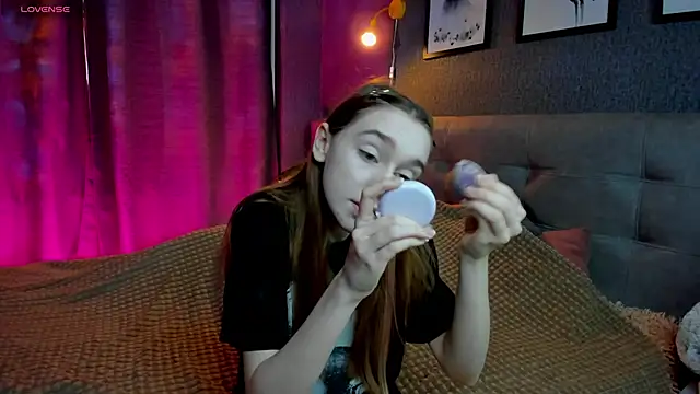 Snapshot of Lesi_Moonie01 chatting on 11-18-25, 09:14 Lesi Moonie01 online show from 11-18-25, 09:14