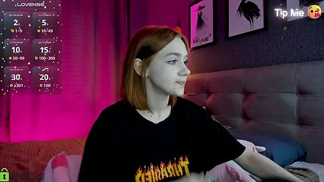Lesi Moonie01 online show from 05-06-26, 09:25
