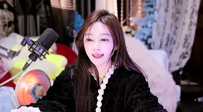 Snapshot of Missy_Nana21 chatting on 02-13-25, 04:28 Missy Nana21 online show from 02-13-25, 04:28