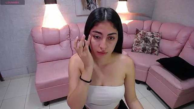 Snapshot of Alaya_cute chatting on 10-17-25, 10:34 Alaya cute online show from 10-17-25, 10:34