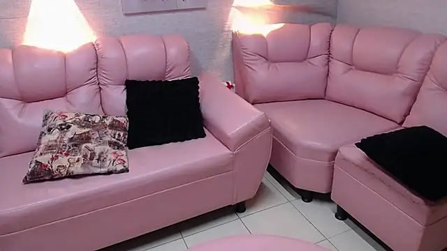 Snapshot of Alaya_cute chatting on 11-15-25, 12:08 Alaya cute online show from 11-15-25, 12:08