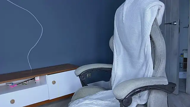 Snapshot of alyx_garden chatting on 01-18-25, 12:04 alyx garden online show from 01-18-25, 12:04