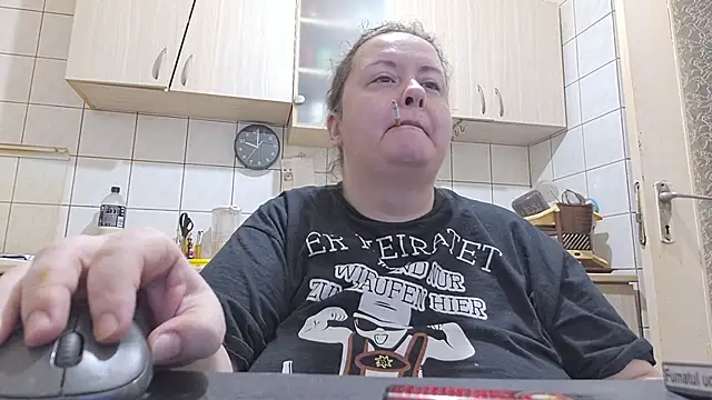 Snapshot of melissaBlessing chatting on 02-14-25, 06:02 melissaBlessing online show from 02-14-25, 06:02