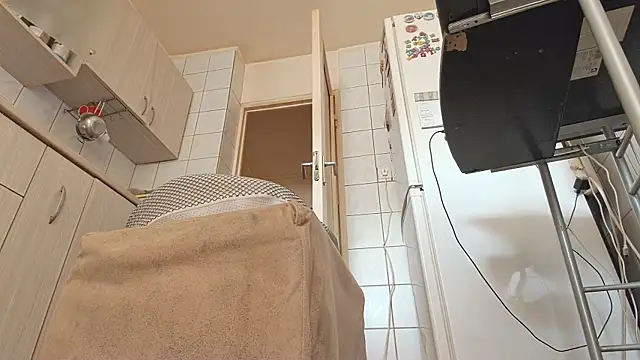 Snapshot of melissaBlessing chatting on 03-03-25, 11:44 melissaBlessing online show from 03-03-25, 11:44